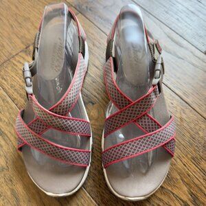 Skechers Yoga Foam Women’s Open Toe Lightweight Arch Support Sandals Size 7